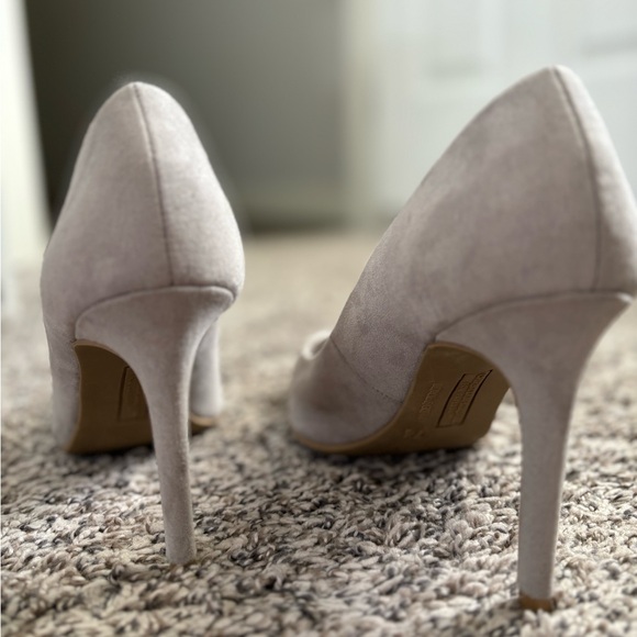 Beautiful gray suede Christian Siriano high heels - Picture 5 of 5